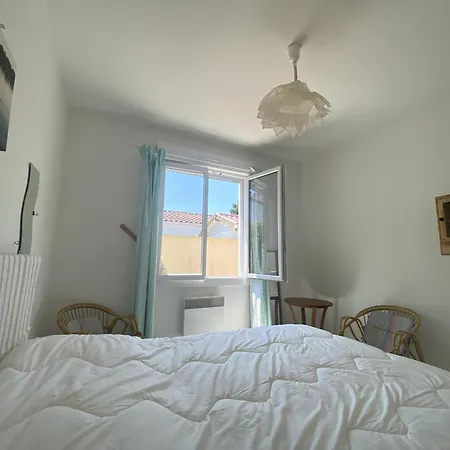 Hébergement de vacances A 450m De La Plage, Jardin, Terrasse Et Parking, 6 Couchages - - Fr-1-539-51