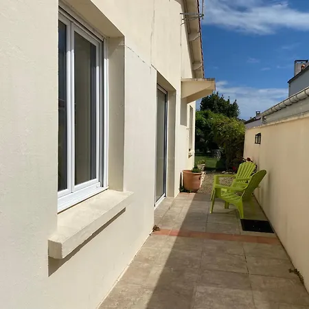 Hébergement de vacances A 450m De La Plage, Jardin, Terrasse Et Parking, 6 Couchages - - Fr-1-539-51 *